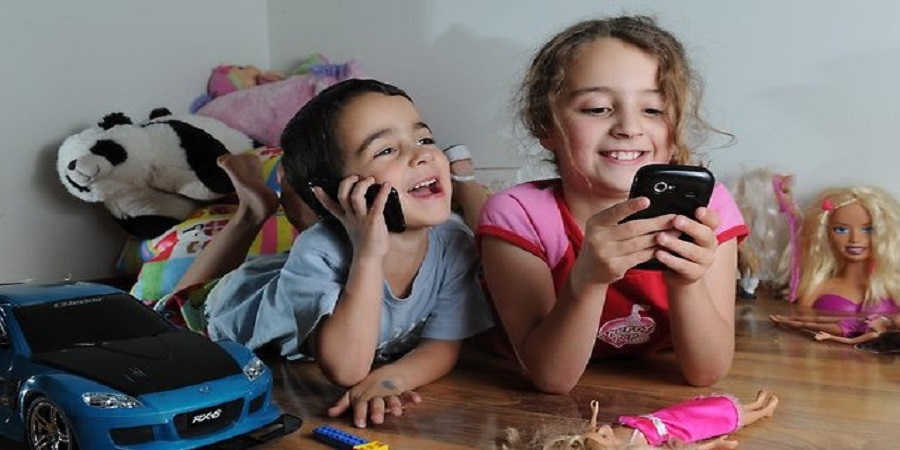 Τα παιδιά μας είναι εξαρτημένα από τα κινητά, παραδέχονται πλέον οι γονείς