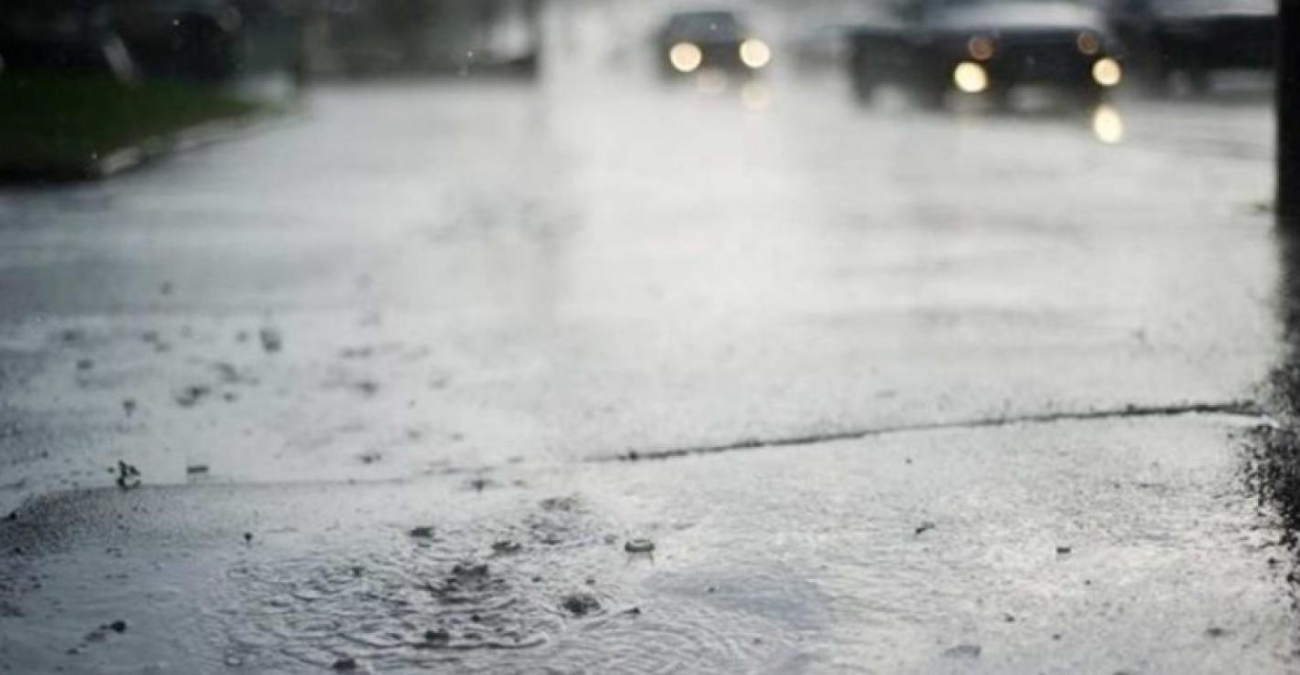 Συσσώρευση νερού στον αυτοκινητόδρομο λόγω έντονων βροχοπτώσεων - Δείτε σε ποιο σημείο 