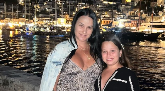 Xάρις Πότσου: Η συγκλονιστική ανάρτηση της μετά τη φωτογραφία με την κόρη της σε αναπηρικό αμαξίδιο