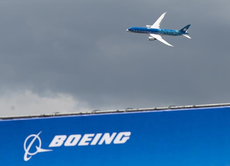 Η διεύθυνση της Boeing μελετά σχέδιο μείωσης του προσωπικού της κατά 10%