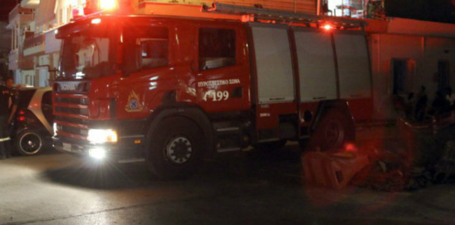 ΠΑΦΟΣ: Πήρε φωτιά εμπορευματοκιβώτιο και κάηκε διπλανό αυτοκίνητο - Τι ερευνά η Αστυνομία
