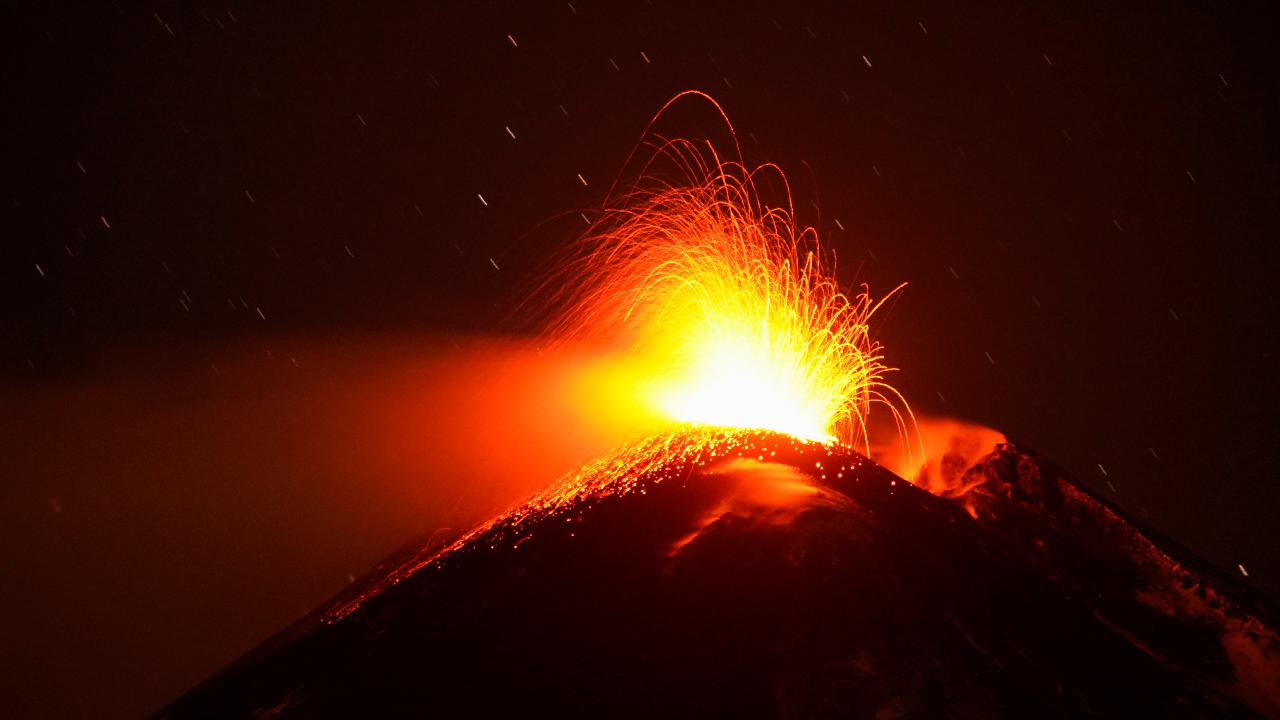 Νέο «ξύπνημα» του ηφαιστείου της «Αίτνας» στην Ιταλία – Εντυπωσιακές εικόνες 