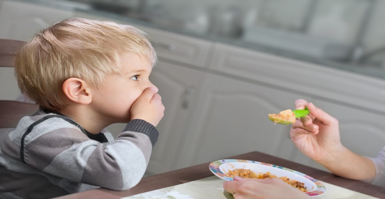 Γονείς: Πώς θα πείσετε ένα δύσκολο παιδί να τρώει το φαγητό του