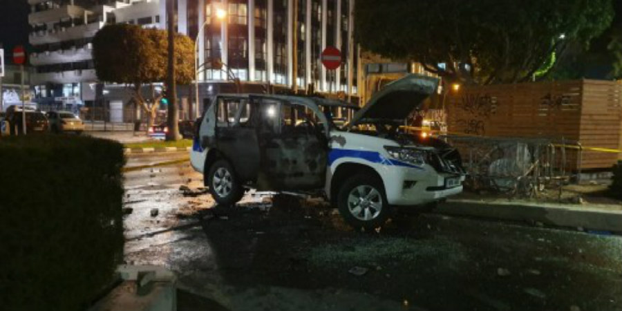 «Απόπειρα φόνου η ρίψη μολότοφ σε αστυνομικούς» - Έξαλλος ο Λοϊζίδης για την αντιμετώπιση τους και τη βία που 'πρέπει' να χρησιμοποιεί η Αστυνομία 