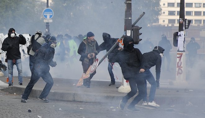 Γαλλία: Συγκρούσεις αστυνομίας - κουκουλοφόρων 