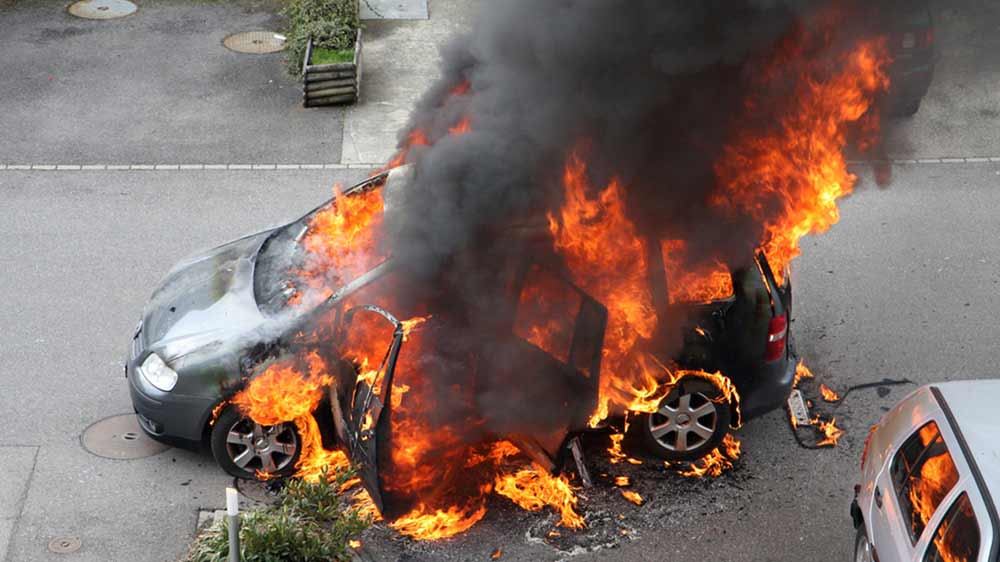 ΕΚΤΑΚΤΟ-Α/ΔΡΟΜΟΣ: Όχημα τυλίχθηκε στις φλόγες- Αστυνομία και Πυροσβεστική στο σημείο