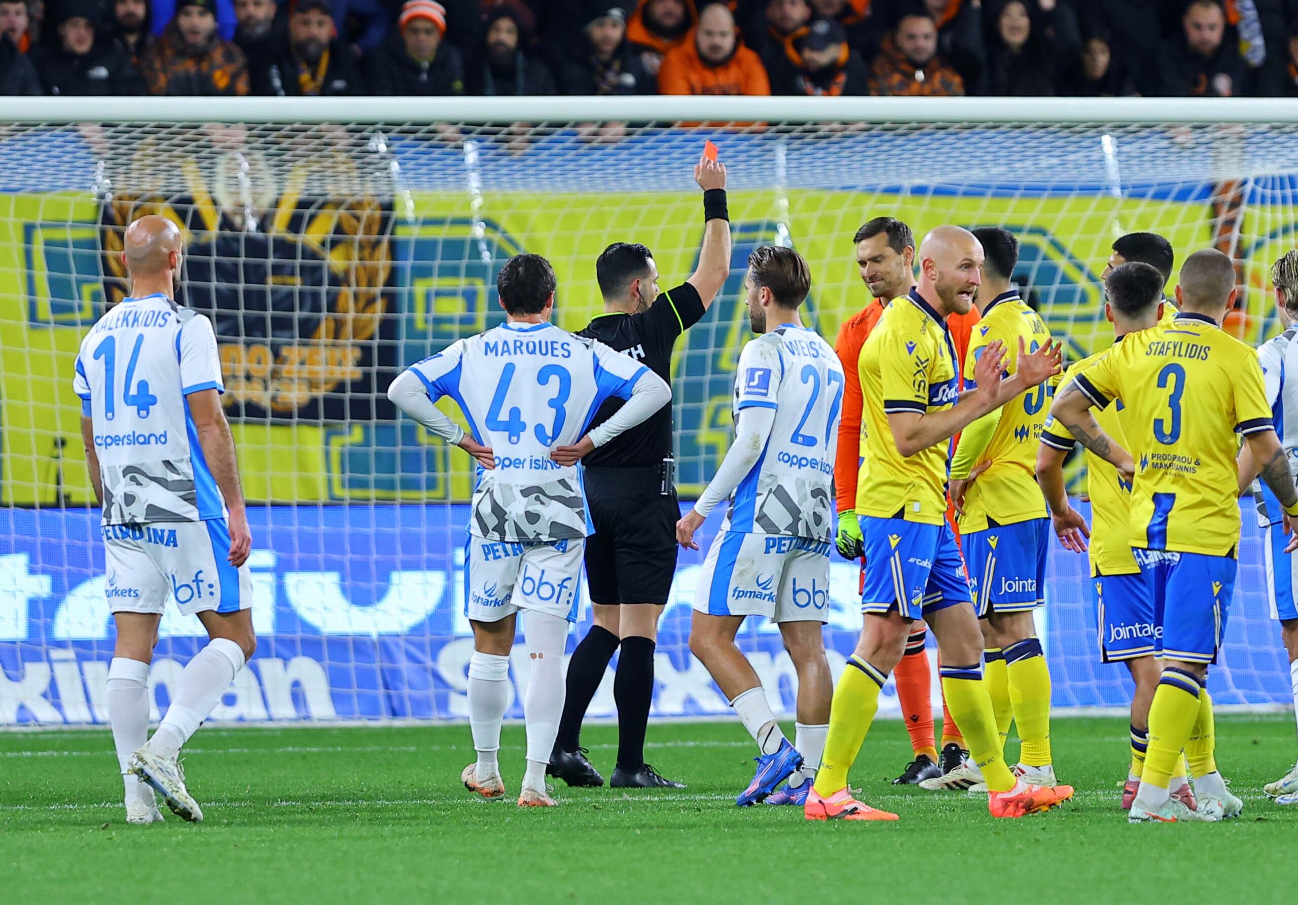 AΠΟΕΛ: Καταγγέλλει τον Μενέλαο Αντωνίου ότι καθόρισε το αποτέλεσμα - Οι κρίσιμες φάσεις