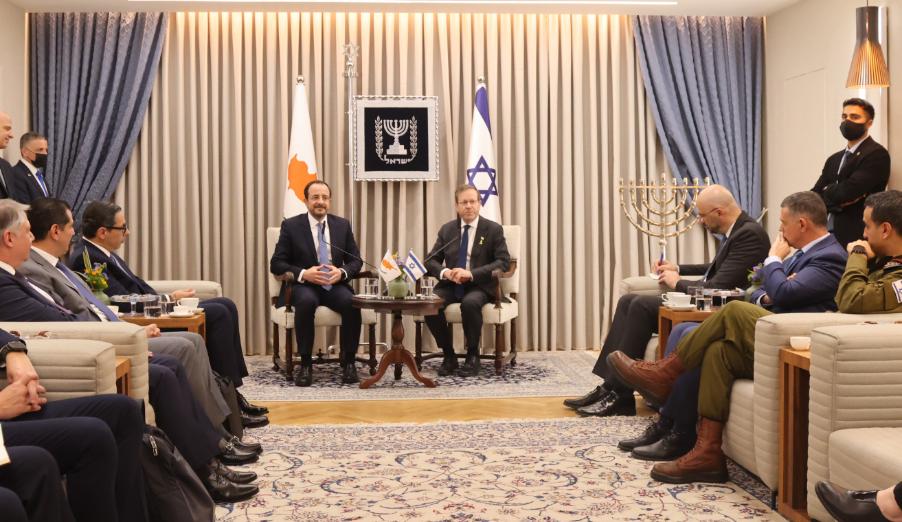 ΠτΔ στο Ισραήλ: Συναντήθηκε με τον Χέρτζογκ - Ακολουθεί ο Νετανιάχου