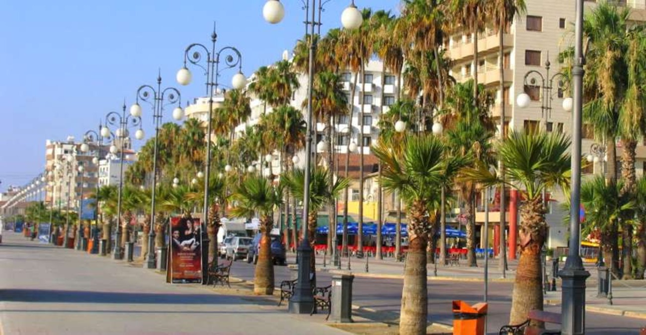 Νέο κύμα βανδαλισμών στη Λάρνακα: Έβαψαν το άγαλμα του Μιχαλάκη Παρίδη και προκάλεσαν ζημιές σε πάρκο - Δείτε φωτογραφίες