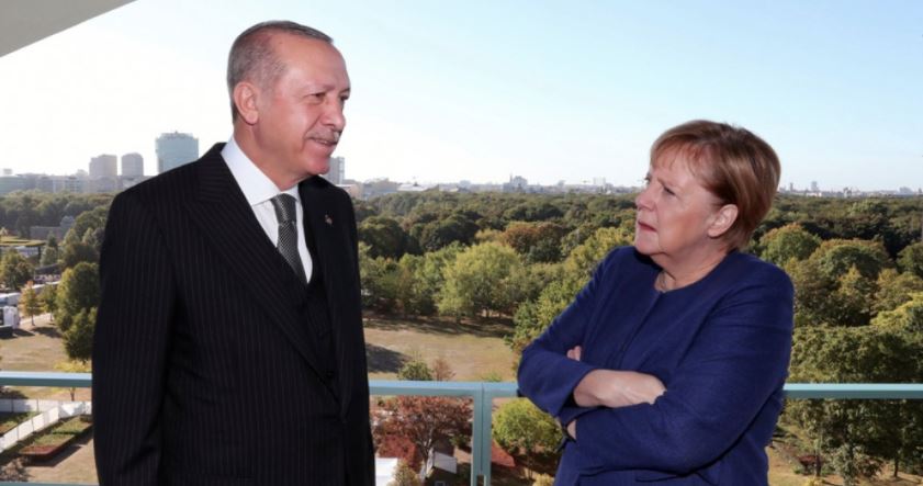 Απαράδεκτο χώρες να στηρίζουν την «εγωιστική και άδικη» στάση της Ελλάδας, είπε ο Ερντογάν σε Μέρκελ