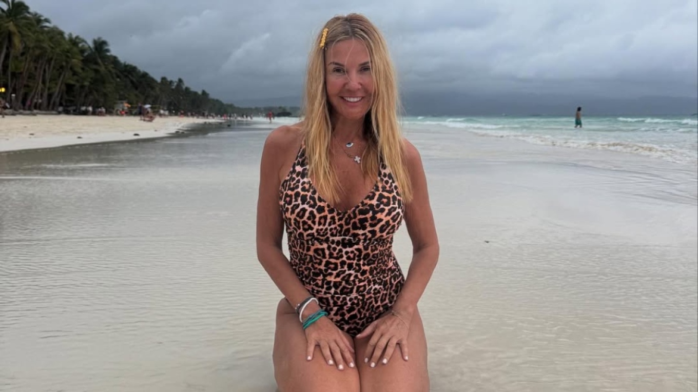 Η Χριστίνα Παππά ποζάρει με μαγιό σε εξωτική παραλία - Δείτε φωτογραφίες