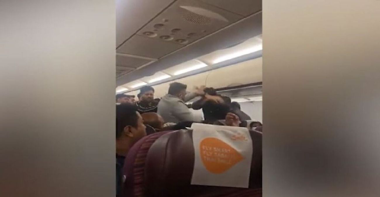 Χαμός σε πτήση: Επιβάτες πιάστηκαν στα χέρια - Αεροσυνοδοί προσπαθούσαν να τους χωρίσουν - Βίντεο