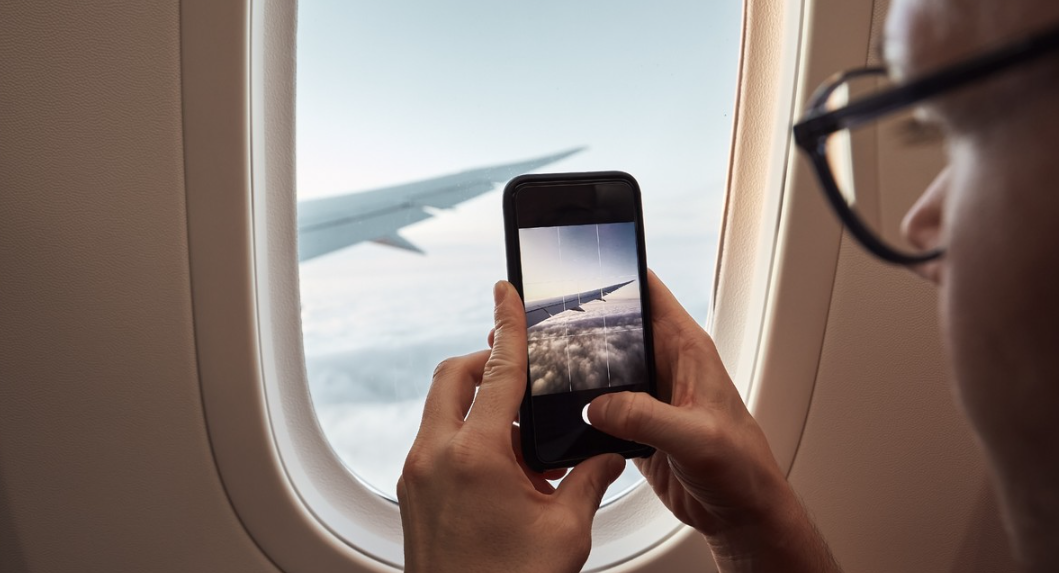 Τι μπορεί να συμβεί αν δεν κλείσεις το κινητό στο αεροπλάνο