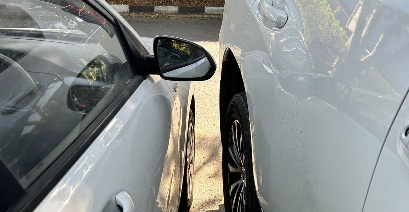 «Γάρος της ημέρας» σε άλλο επίπεδο: Δείτε το παρκάρισμα που προκάλεσε έκρηξη αντιδράσεων - «Μπήκα από την πίσω πόρτα»