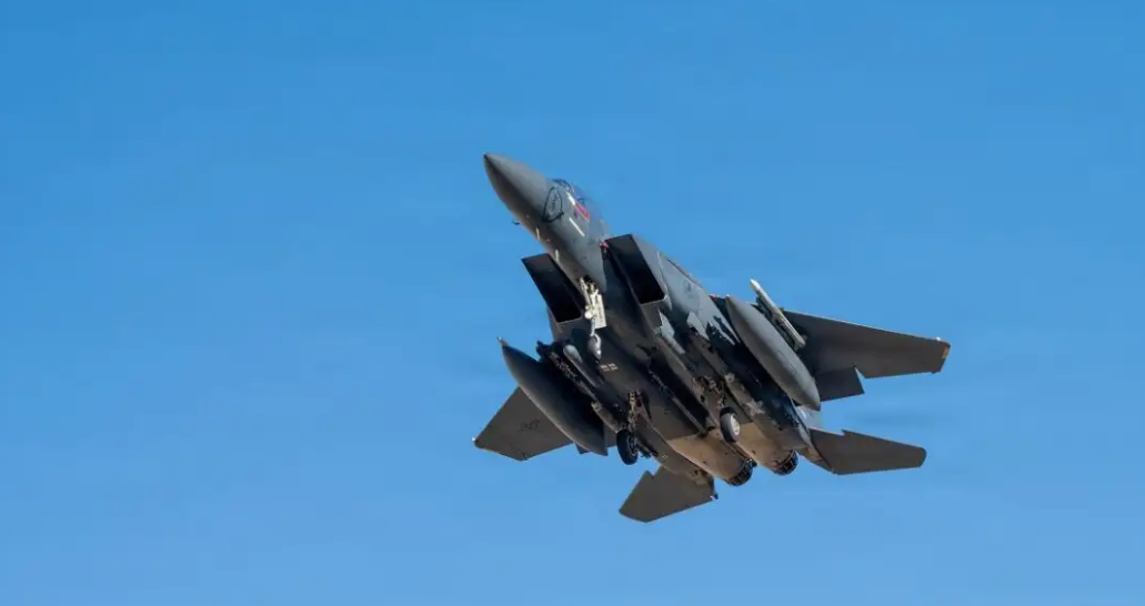 Live: Διασώθηκε από Αμερικανούς ο αγνοούμενος πιλότος του F-15 στο Ιράν – «Τον έχουμε» το μήνυμα Τραμπ 