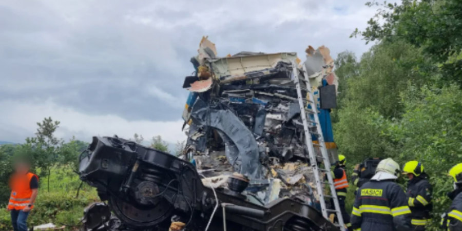 Σύγκρουση τρένων στην Τσεχία - Τρεις οι νεκροί, δεκάδες τραυματίες