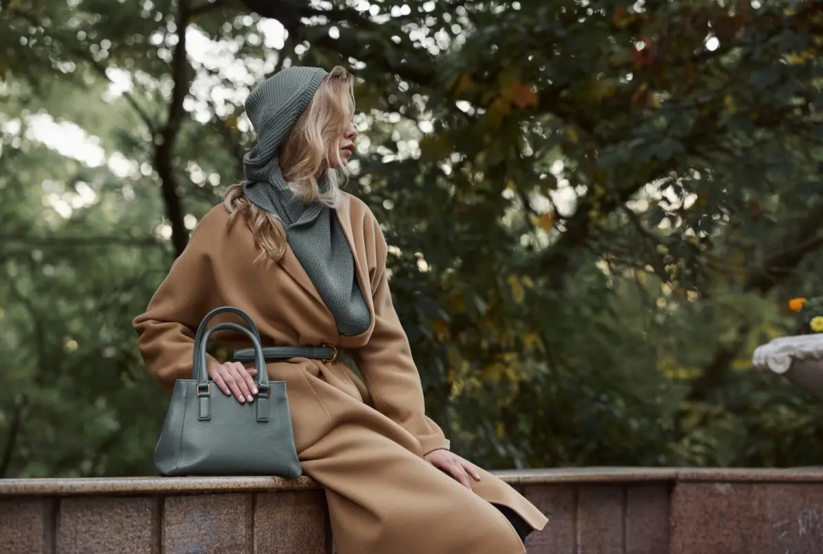 Μόδα για το... κρύο: Πώς να ντύνεσαι σωστά και ζεστά με layering όταν πέφτει η θερμοκρασία