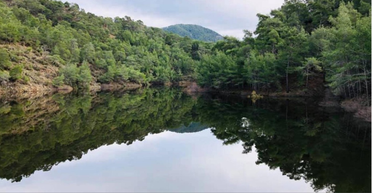 «Ξεχείλισε» και το φράγμα της Αγίας Μαρίνας Χρυσοχούς – Το τρίτο στην περιοχή που φτάνει στο 100%