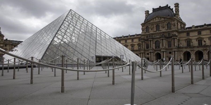 Ανοίγει το μουσείο του Λούβρου στο Παρίσι με απώλειες που ξεπερνούν τα 40 εκ. ευρώ