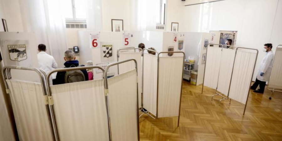 Η Ανώτατη Αρχή Υγείας στη Γαλλία συστήνει τη χορήγηση μιας αναμνηστικής δόσης από 40 ετών και άνω