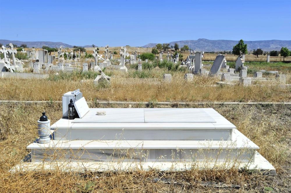 «Κάθε χωριό κι ο νόμος του» - Χρεώνουν τάφους μέχρι και €3.000 το τετραγωνικό