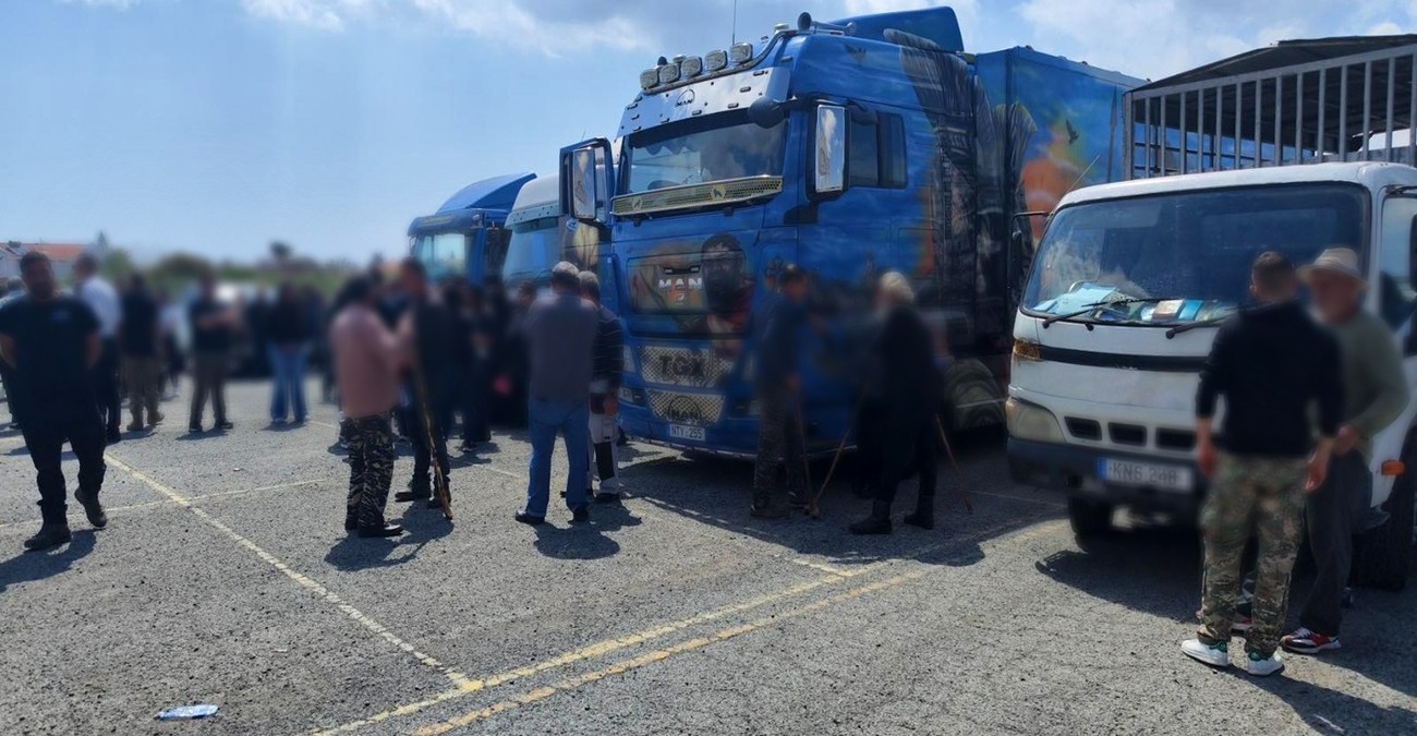 VIDEO: «Μπλόκo» από κτηνοτρόφους - Βροντερό «όχι» στις θανατώσεις ζώων