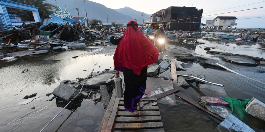 Ινδονησία: 168 νεκροί, 745 τραυματίες, 30 αγνοούμενοι ο απολογισμός από το τσουνάμι