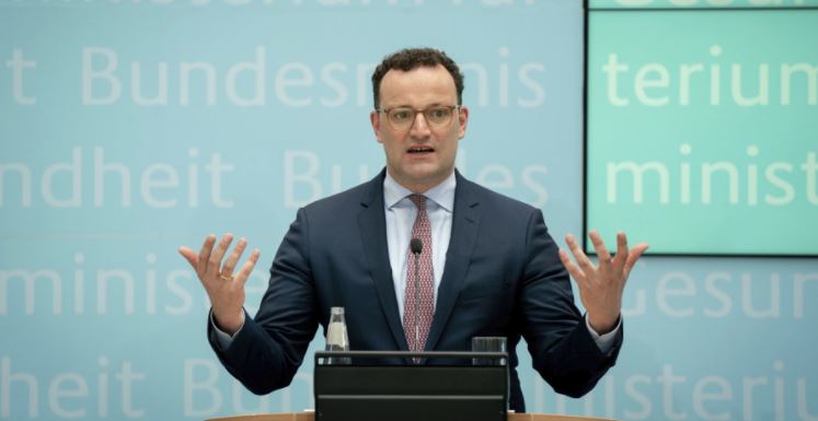 «Καμπανάκι» Γερμανού υπουργού Υγείας: Οι νέες μεταλλάξεις διασπείρονται γρήγορα  