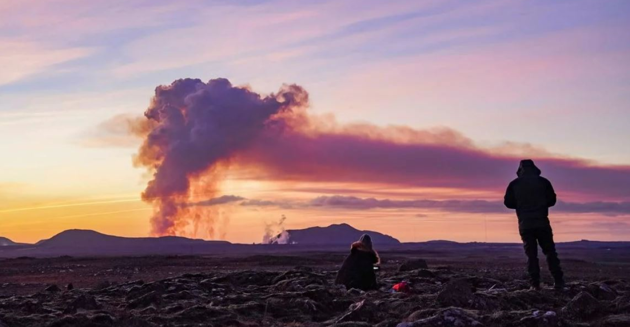 Συγκλονιστικές εικόνες στην Ισλανδία: Έφτασε σε σπίτια η ηφαιστειακή λάβα - Δείτε συγκλονιστικά βίντεο