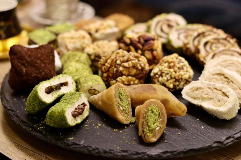 Εορτολόγιο: Ποιοι γιορτάζουν σήμερα Μεγάλη Δευτέρα 6 Απριλίου - Το όνομα που μας γεμίζει με... χαρά