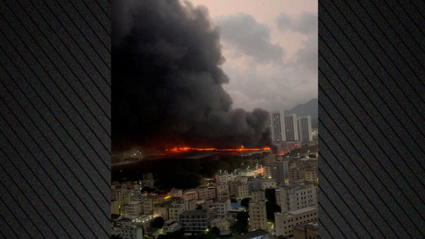 Μεγάλη φωτιά σε εργοστάσιο αυτοκινήτων – Δείτε βίντεο