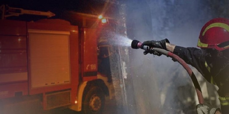 ΠΑΦΟΣ: 25χρονος είδε το αυτοκίνητό του να καίγεται - Η Αστυνομία περιφρουρεί την περιοχή 