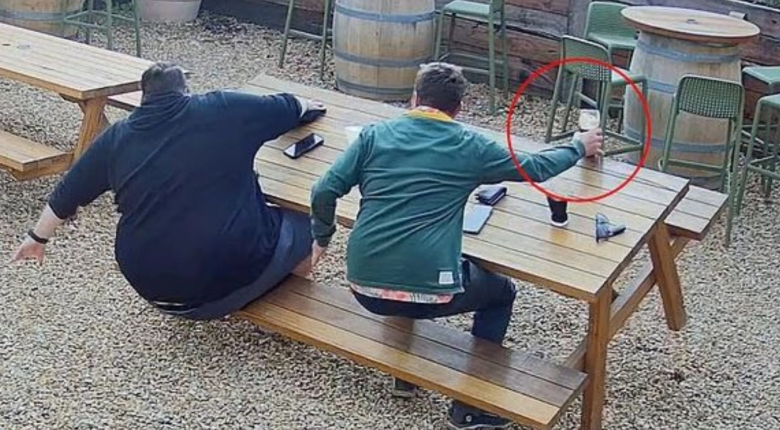 VIDEO: Αυτό θα πει ετοιμότητα - Αυστραλός «έφαγε» τούμπα αλλά έσωσε την μπύρα του σε παμπ