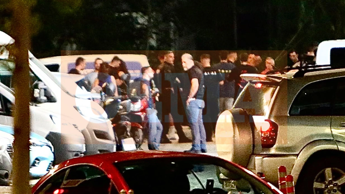 Θρίλερ στην Ελλάδα: Νεκρός αστυνομικός μέσα σε υπηρεσιακό αυτοκίνητο - Τι ανέφερε η σύντροφός του