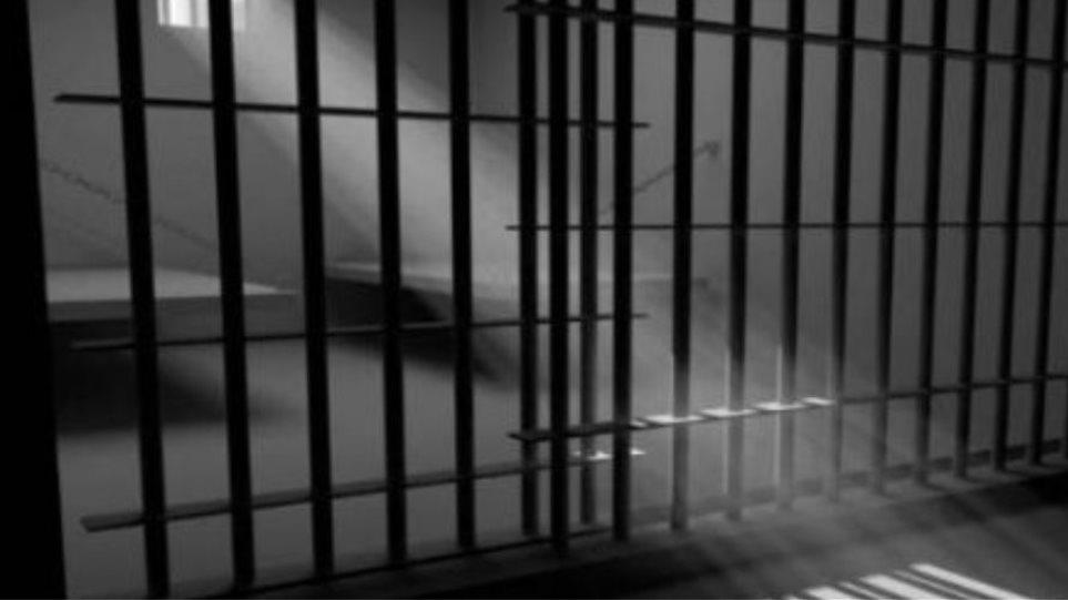 ΠΑΦΟΣ: Στο κελί μέχρι τη Δευτέρα 24/5 οι 5 φερόμενοι απατεώνες- Μάζεψαν τεκμήρια από τις οικίες τους