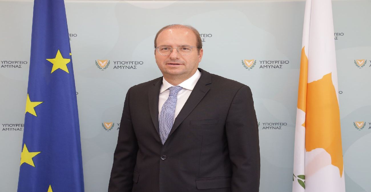 Υπουργός Άμυνας: «Προσδοκούμε και εργαζόμαστε για λύση του κυπριακού προβλήματος»
