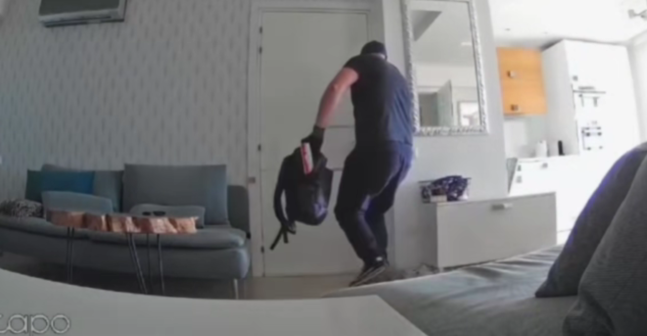 VIDEO: Κάμερα καταγράφει διαρρήκτη να εισβάλλει σε σπίτι στη Χλώρακα και γίνεται viral