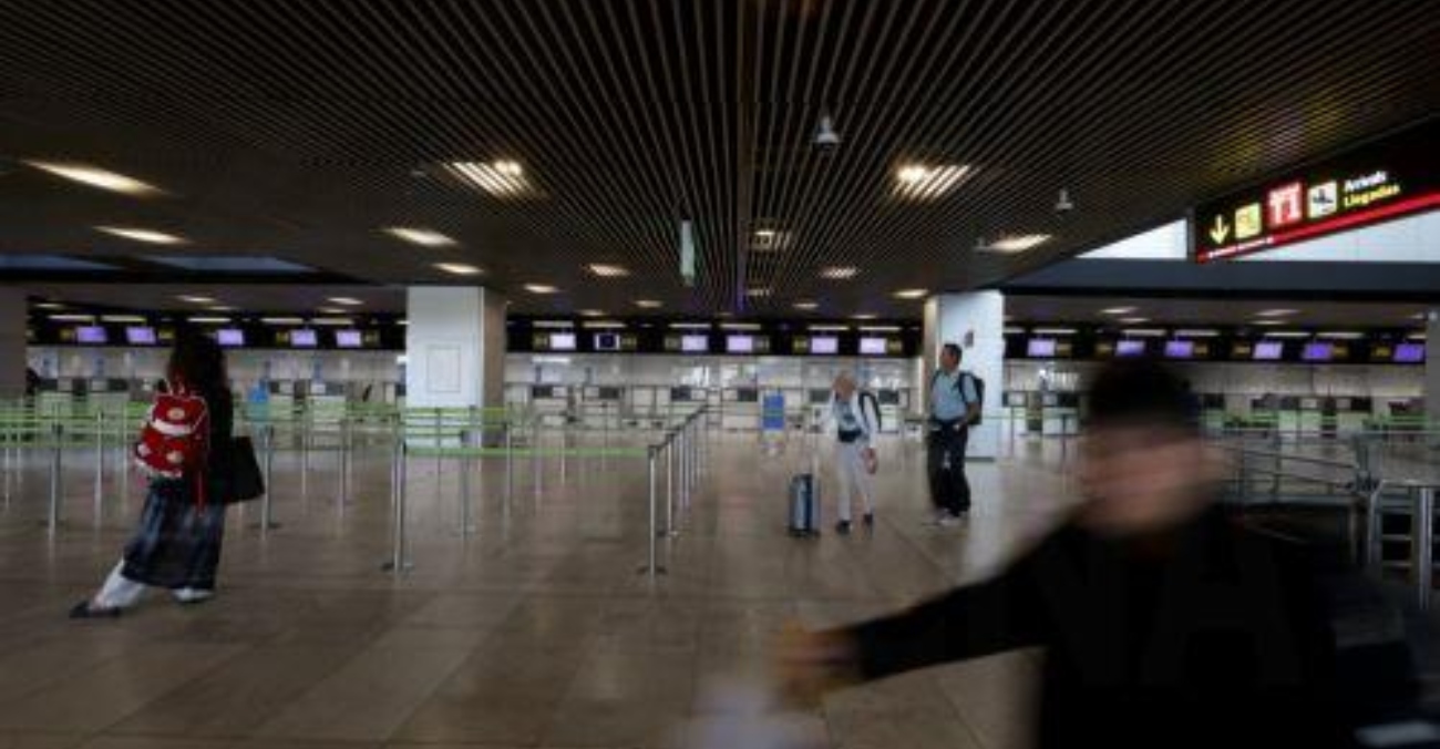 ΚΥΣΟΑ: Καταγγέλλει «απάνθρωπη μεταχείριση» μελών της στο αεροδρόμιο Βιέννης