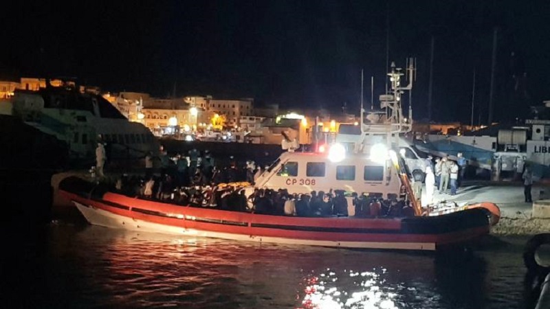 ΜΕΣΟΓΕΙΟΣ: Τουλάχιστον 21 οι νεκροί σε ναυάγιο πλεούμενου με μετανάστες - Από πού ξεκίνησαν