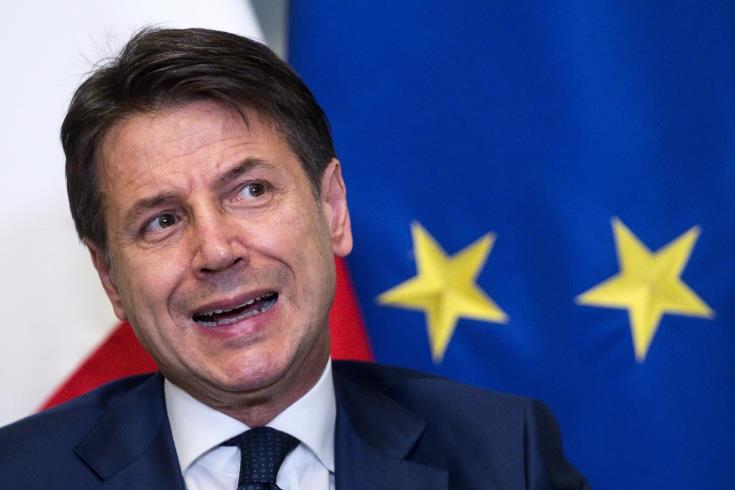 Ο Κόντε εξελίχθηκε στον δημοφιλέστερο ενεργό πολιτικό της Ιταλίας, σύμφωνα με δημοσκοπήσεις 