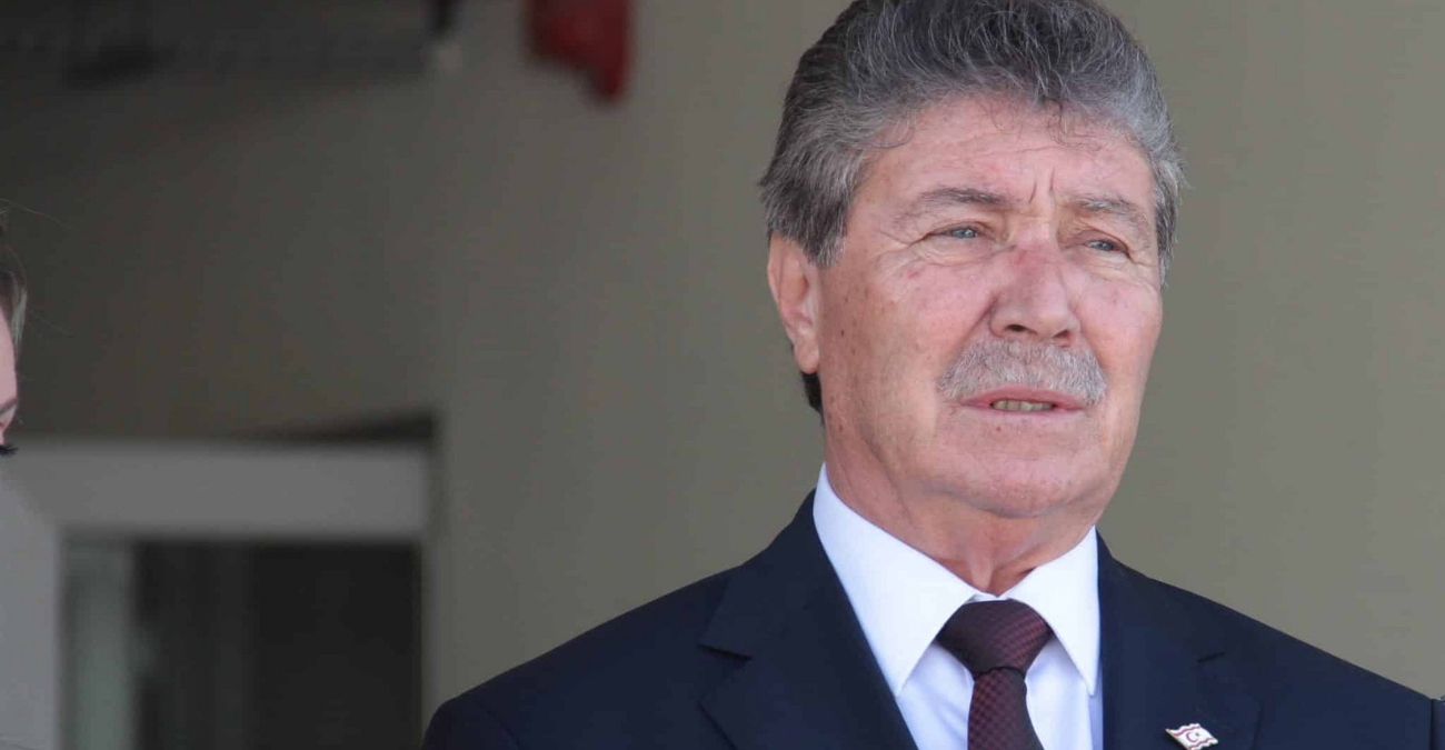 Ουστέλ και Όζτουρκλερ επιτίθενται σε ΕΕ και ε/κ ηγεσία: «Λάθος πολιτικές που απειλούν την ασφάλεια του νησιού»