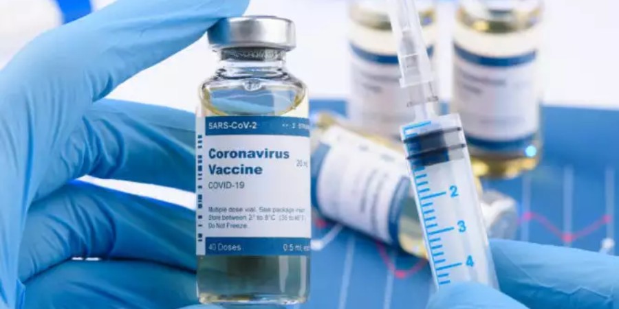 Κορωνοϊός: Έρχονται νέα εμβόλια το φθινόπωρο που θα καλύπτουν όλες τις παραλλαγές της Όμικρον – Τι ζήτησε το FDA από τις φαρμακευτικές εταιρείες