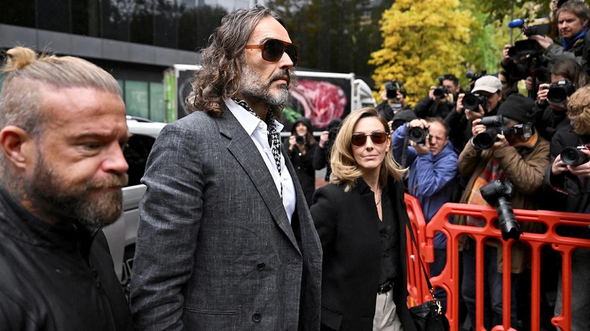 «Είχε ακόρεστη όρεξη για σεξ, έκανε μέρα και νύχτα»: Οι αποκαλύψεις της πρώην βοηθού του Ράσελ Μπραντ στο δικαστήριο