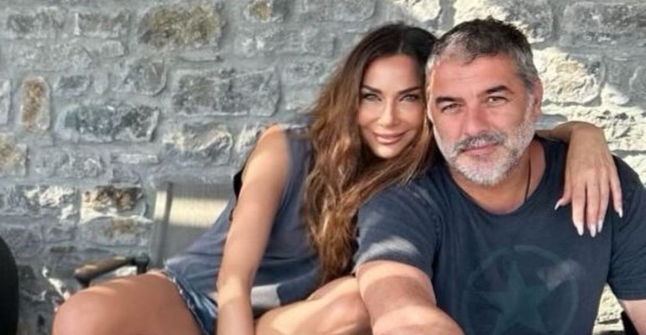 Δέσποινα Βανδή: Το φιλί της στον Βασίλη Μπισμπίκη στην πρεμιέρα της - Πάω να την θαυμάσω, είπε ο ηθοποιός