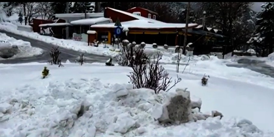Καιρός: Πέφτει το χιόνι απαλά στο Τρόοδος – Μόνο για 4x4 και αντιολισθητικές αλυσίδες ανοικτός ο δρόμος Προδρόμου-Τροόδους