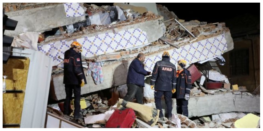 Σεισμός - Τουρκία: Είκοσι οι νεκροί, 1015 οι τραυματίες και δεκάδες οι εγκλωβισμένοι