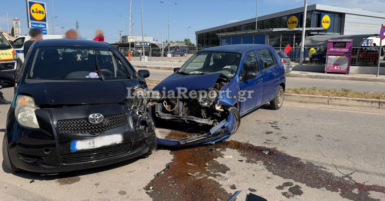 VIDEO: Απίστευτο τροχαίο - Μεθυσμένος οδηγός πέρασε πάνω από νησίδα και συγκρούστηκε με αυτοκίνητο στη Λαμία 