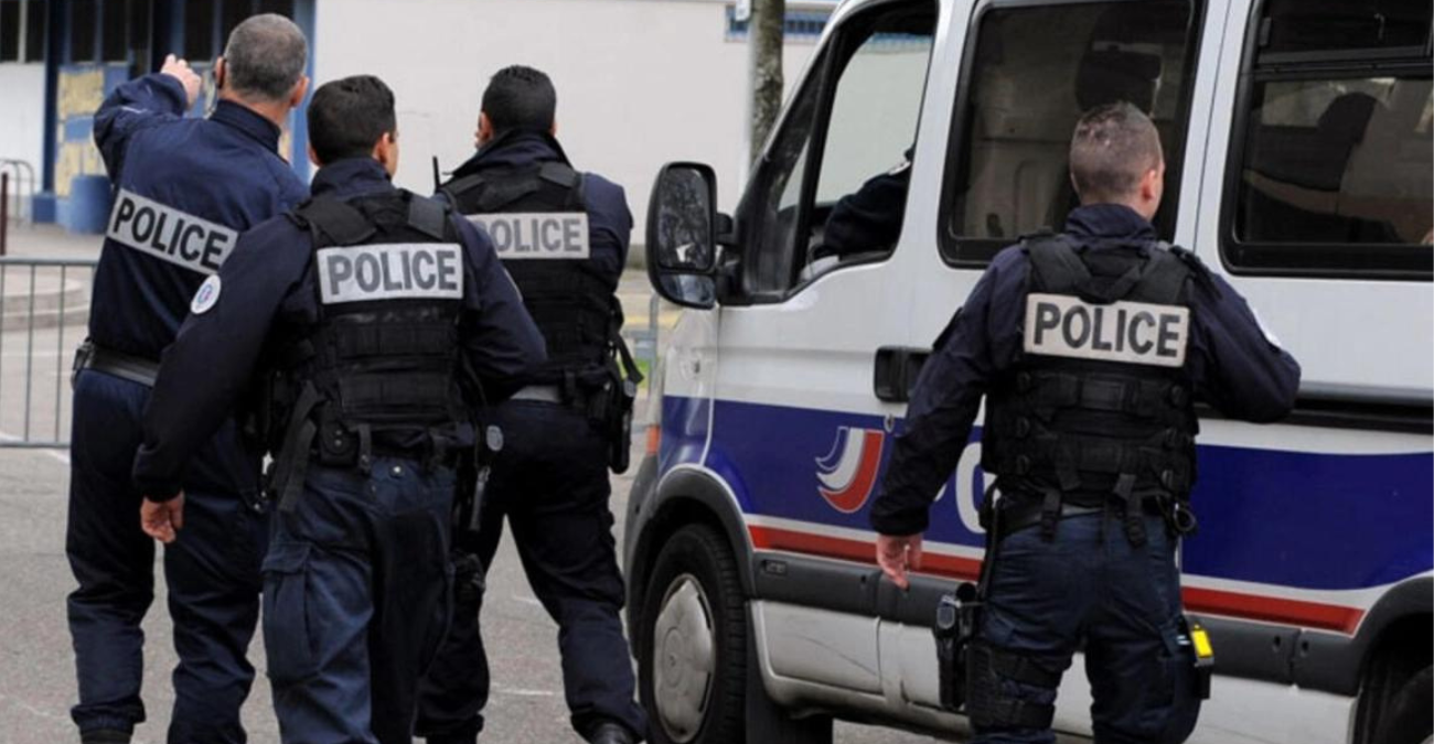 Γαλλία: 8χρονος φέρεται να απείλησε τη δασκάλα του και αστυνομικούς - Πήγε στο σχολείο με δύο μαχαίρια