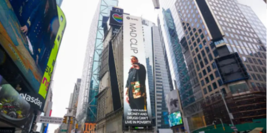 Mad Clip: Σε billboard στην Times Square