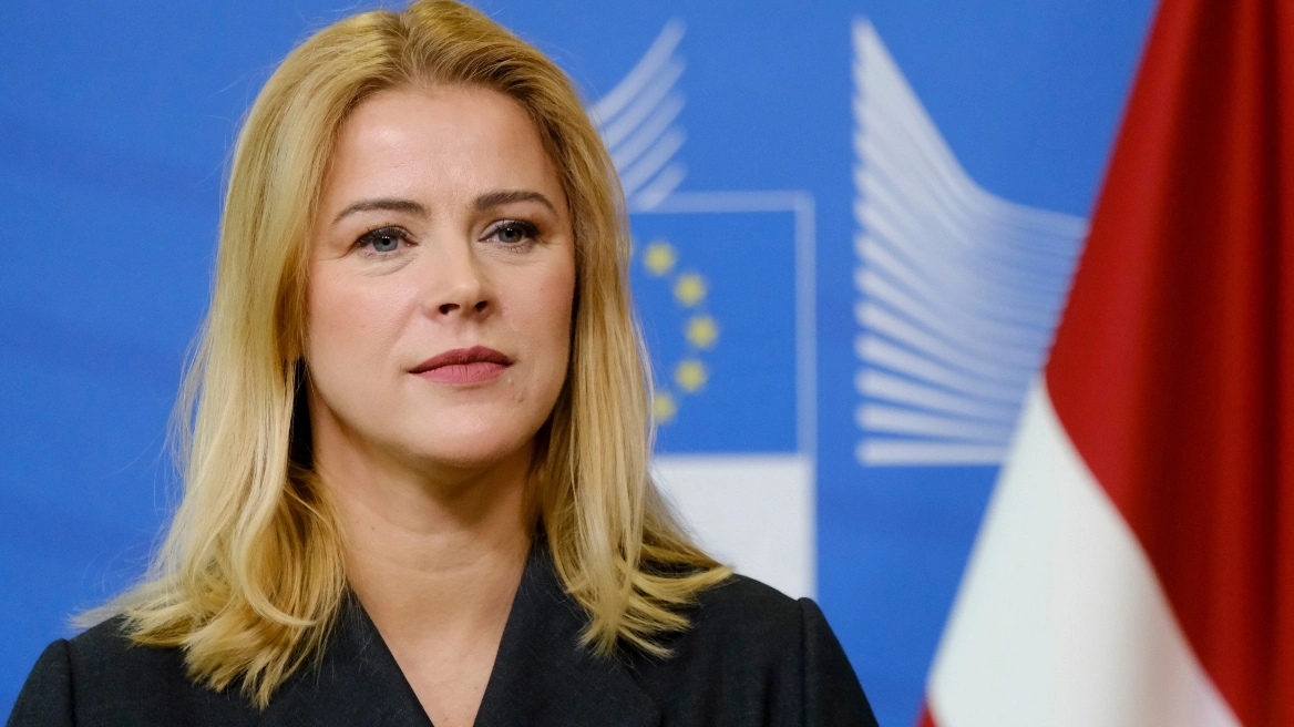 Παραιτείται η πρωθυπουργός της Λετονίας - Μερικούς μήνες πριν από τις εκλογές του Οκτώβριου